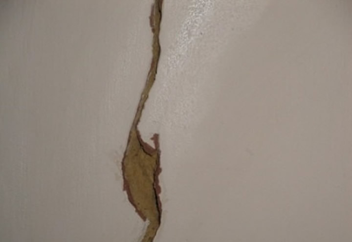 Filling Cracks In Plaster